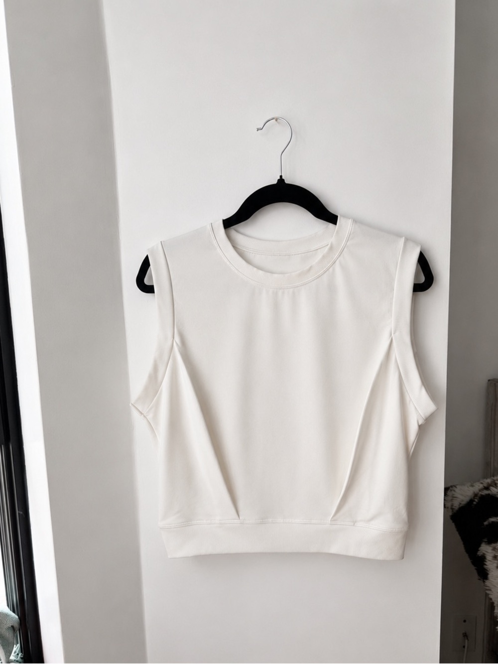 HALARA Sleeveless Crewneck Tank Top in Cream